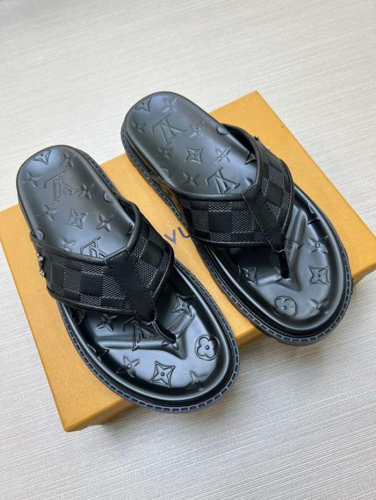 Picture of Louis Vuitton Slippers _SKULVsz38-46jyh0716780
